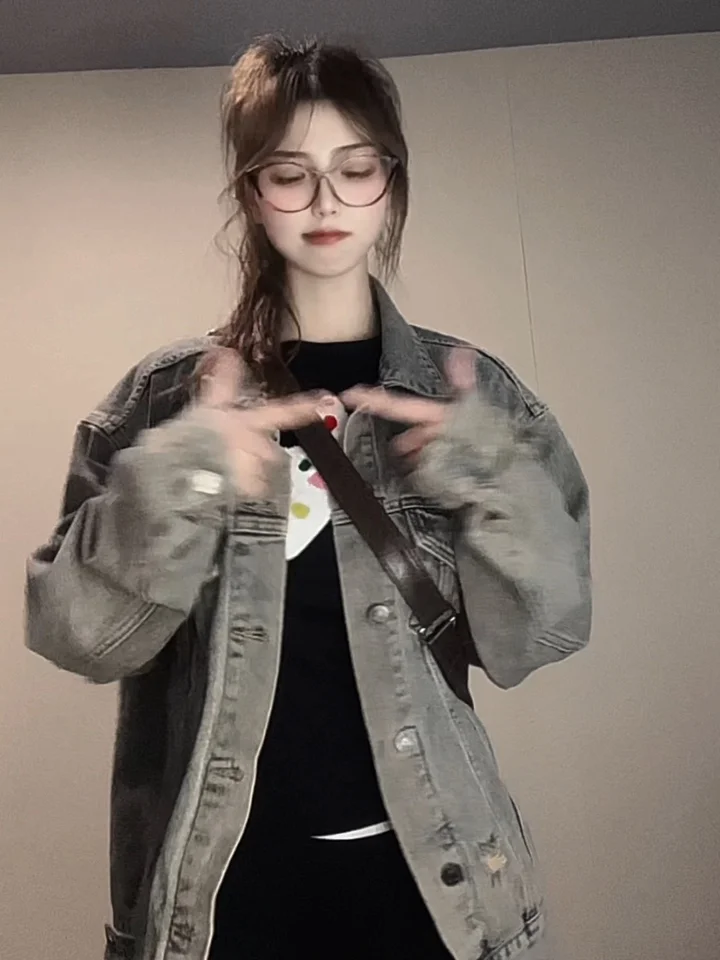 怎联系学校里接活的女生